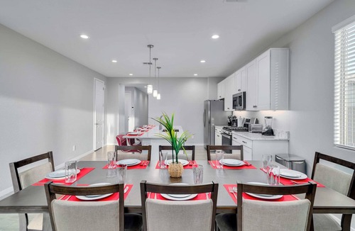 Maricopa County House | Pool! King Bed, Pool Table, Ping Pong
