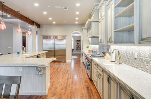 Porterville House | Pool & Private Theater: Porterville Group Getaway!