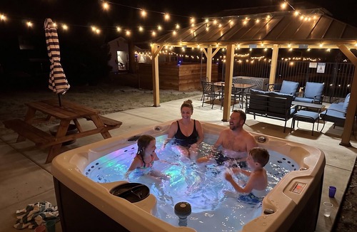 Oakhurst Villa | Pool*Sauna*HotTub*Theater*Bar*Pickleball*Volleyball
