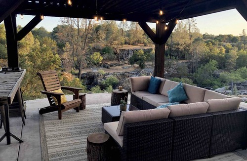 Yosemite Lakes Apartment | Poolside Granite Resort on the Way to Yosemite