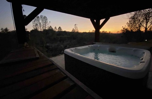 Yosemite Lakes Apartment | Poolside Granite Resort on the Way to Yosemite