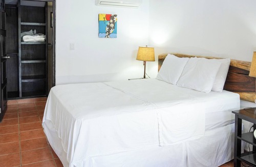 Playa Gigante Hotel | Poolside Queen Bed Room