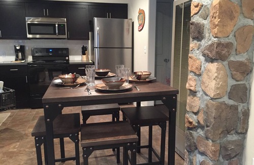 Clovis House | POOLSIDE SUITE Fresno/Clovis