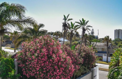 Humewood Apartment | Posh Spot on the beachfront strictly bookings of 4 or 5 guests
