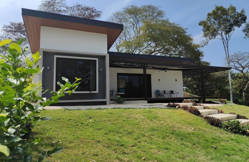 Potrero House | Potrero Hills CR, 10 min away from beautiful beaches!