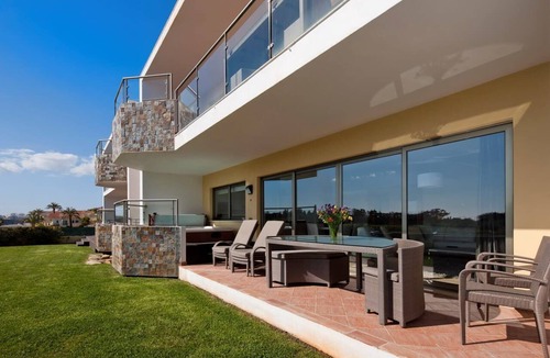 Ferragudo Apartment | Premier nº 32 - Modern Three Bedroom Apartment with Jacuzzi