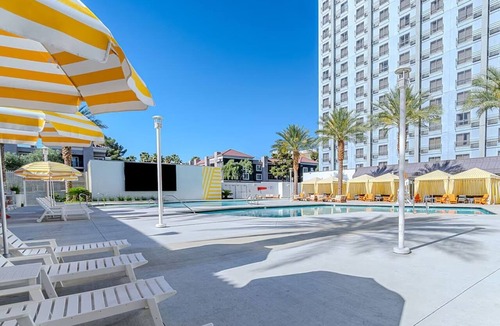 Las Vegas Apartment | Premium King | Strip View | Vegas