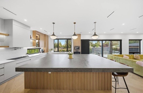 South Newton House | Premium Villa for Family Reunions & Wedding Stays