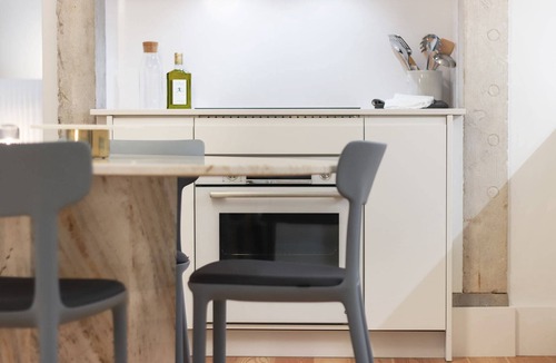 Martires Condo | Prime 2024 Chiado historic condo, private terrace