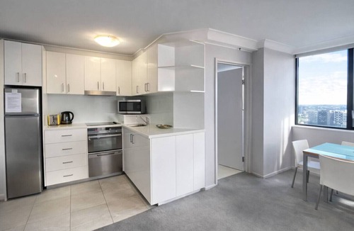 Brisbane Central Business District Apartment | Prime Sky/River Views - 1BR CBD Apt w/Parking M20