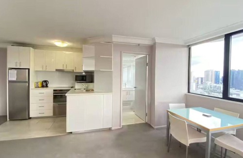 Brisbane Central Business District Apartment | Prime Sky/River Views - 1BR CBD Apt w/Parking M20