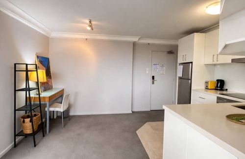 Brisbane Central Business District Apartment | Prime Sky/River Views - 1BR CBD Apt w/Parking M20