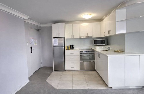 Brisbane Central Business District Apartment | Prime Sky/River Views - 1BR CBD Apt w/Parking M20