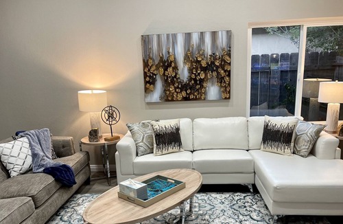 Mira Mesa House | Pristine 5 BR 3 Bath SD house, sleeps 16, < 20 Mts to beach!