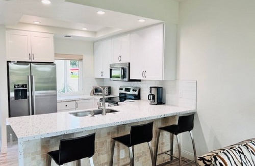 Palm Springs Condo | PRISTINE POOLSIDE GETAWAY