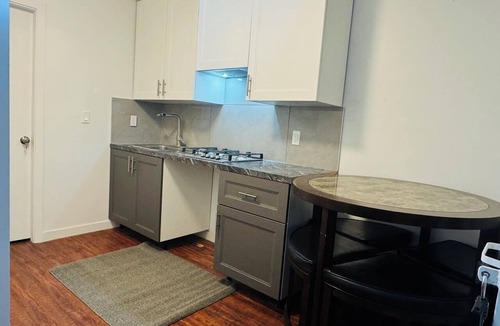 Surrey Bed & Breakfast | Private 1BR Garden Suite Private Entrance Kitchen bathroom Near White Rock Beach