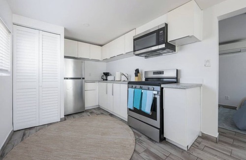 Point Loma Heights Apartment | Private 3 Units| 5 Beds | Close to Beach & Bars