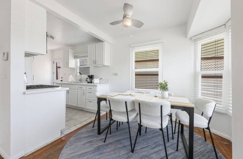 Point Loma Heights Apartment | Private 3 Units| 5 Beds | Close to Beach & Bars