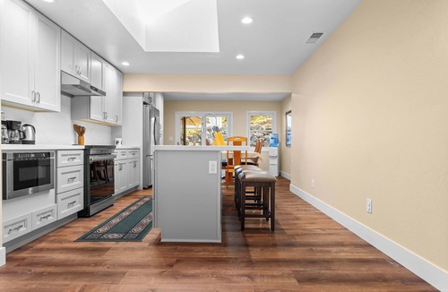 Healdsburg House | Private Acre+BBQ Patio | 5min to Healdsburg Plaza