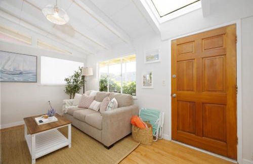 El Granada House | Private Cottage House - Walk to Beaches HarborFood Trials so much more
