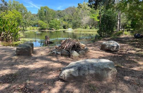 Landsborough House | Private country Cabin 1 Bedroom