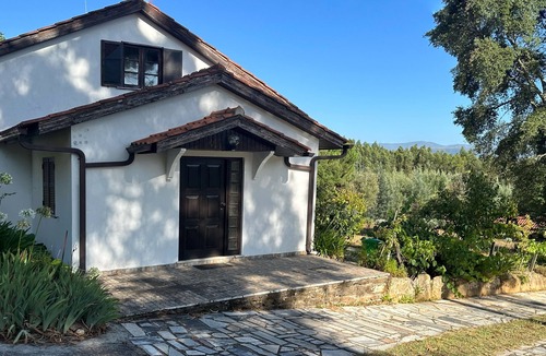 Tabua House | Private farm with lake, close to river beaches