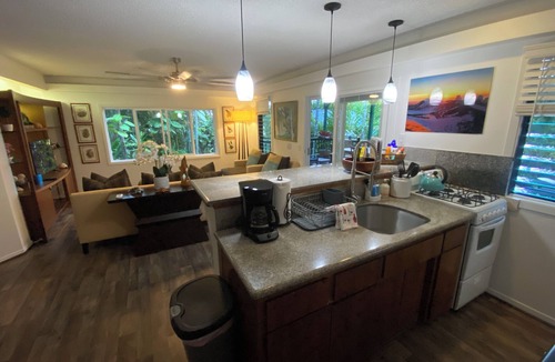 Kailua-Kona Cottage | Private Gated Kona Retreat with Hot Tub-Close to Kona Town, Beaches and Dining