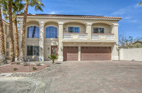 Henderson House | Private Home w/pool, spa, game room & home gym. 15 mins from the Strip.