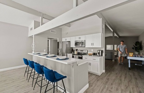 Charleston Preservation House | Private home with pool! Sleeps 16 people