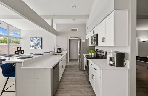 Charleston Preservation House | Private home with pool! Sleeps 16 people