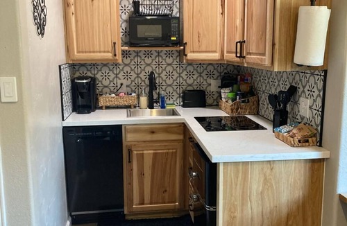 Three Rivers Apartment | Private Hot Tub - Shared Pool - 6 Miles to Sequoia - Walk To Town - Mtn Views
