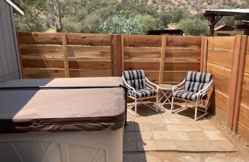 Three Rivers Apartment | Private Hot Tub - Shared Pool - 6 Miles to Sequoia - Walk To Town - Mtn Views