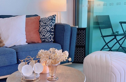 Paradise Point Apartment | Private Island Retreat near Theme Parks
