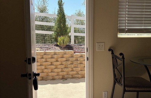 Temecula Apartment | Private Large 1 Bedroom Guest House in Temecula Wine Country Walk to Wineries
