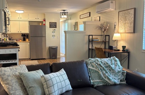 Springville Cabin | Private Mountain Getaway - Year-Round Creek - Cozy & Peaceful Retreat