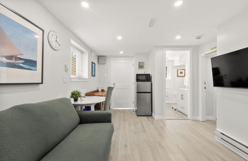 Marpole House | Private newly renovated 1 bed 2 baths suite in central location