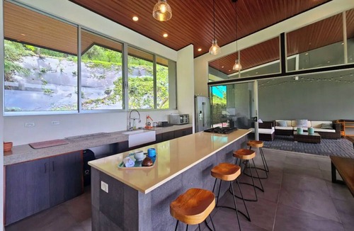 Ballena House | Private Ocean View Mountain Adventure Awaits!
