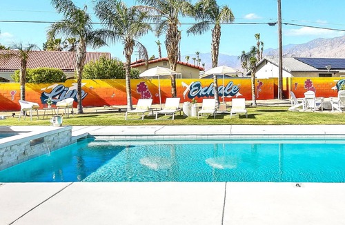Racquet Club South Villa | Private Pickleball Court Villa Downtown +Volleyball Court/Bikes/Heated Pool/Spa
