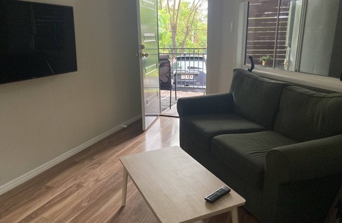 Nerang Cottage | Private, Quiet Cottage. Close to great hiking and shopping