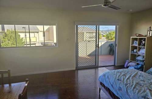 Varsity Lakes Resort | Private room ∙ 4 guests