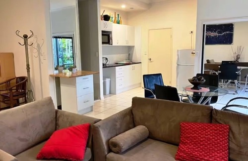Highland Park Apartment | Private Studio Retreat