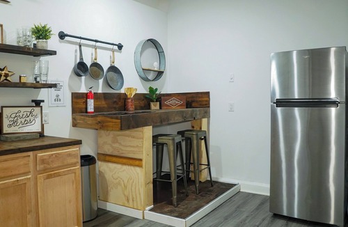 Callender Apartment | Private Studio w/Washer & Dryer, 35 min to VAFB