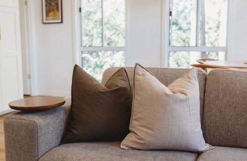 Mudgeeraba House | Private & Stylish Hinterland Cottage