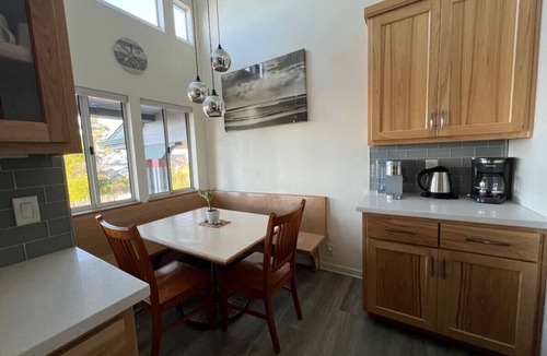 Gualala House | Private vacation home with huge ocean views, hot tub, games-walk to restaurants