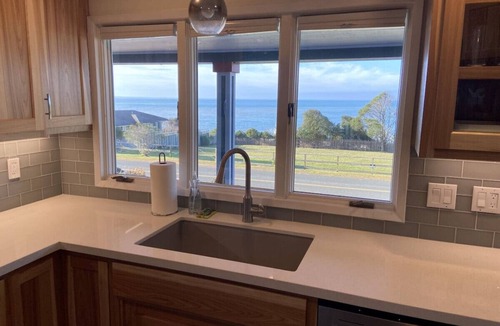 Gualala House | Private vacation home with huge ocean views, hot tub, games-walk to restaurants