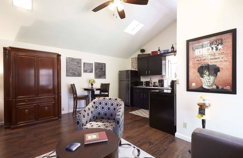 Willow Glen Apartment | Private Willow Glen Studio Guesthouse