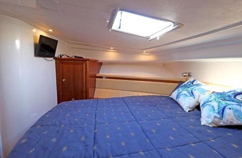 Parque das Nacoes Boat Rental | Private yacht, we love our guests