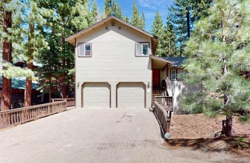 Montgomery Estates House | Professionally decorated mountain retreat with private hot tub & home theater