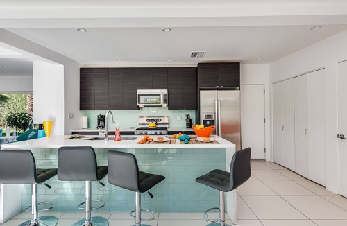 Palm Springs House | PS 6Palms: Mid-Century Gemstone Makes Palm Springs The Life!