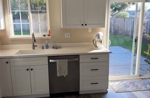 Half Moon Bay House | Quaint 3-bedroom house fenced yard firepit, WiFi HalfMoonBay 3 blocks from beach
